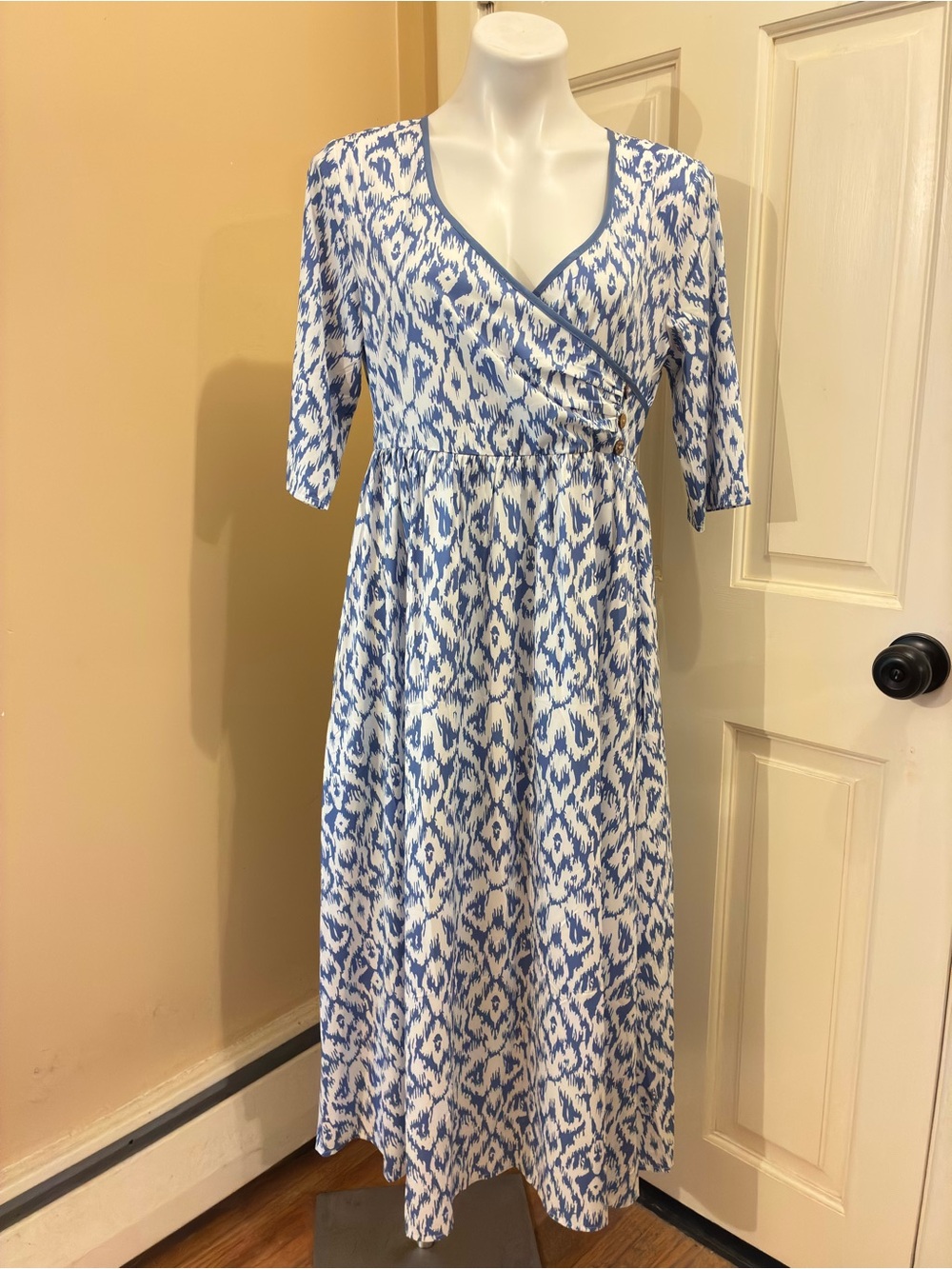 Made With Love Women's Blue & White Patterned Midi Dress Size Large New With Tag